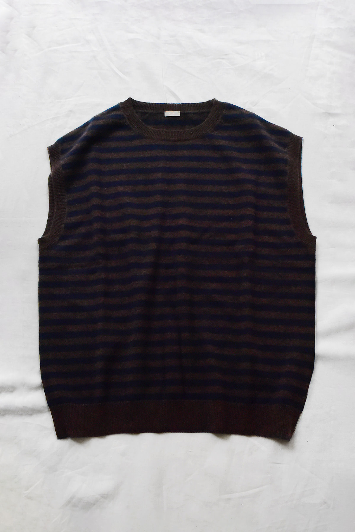 MAKIE, Cashmere Vest - Navy x Brown Stripe