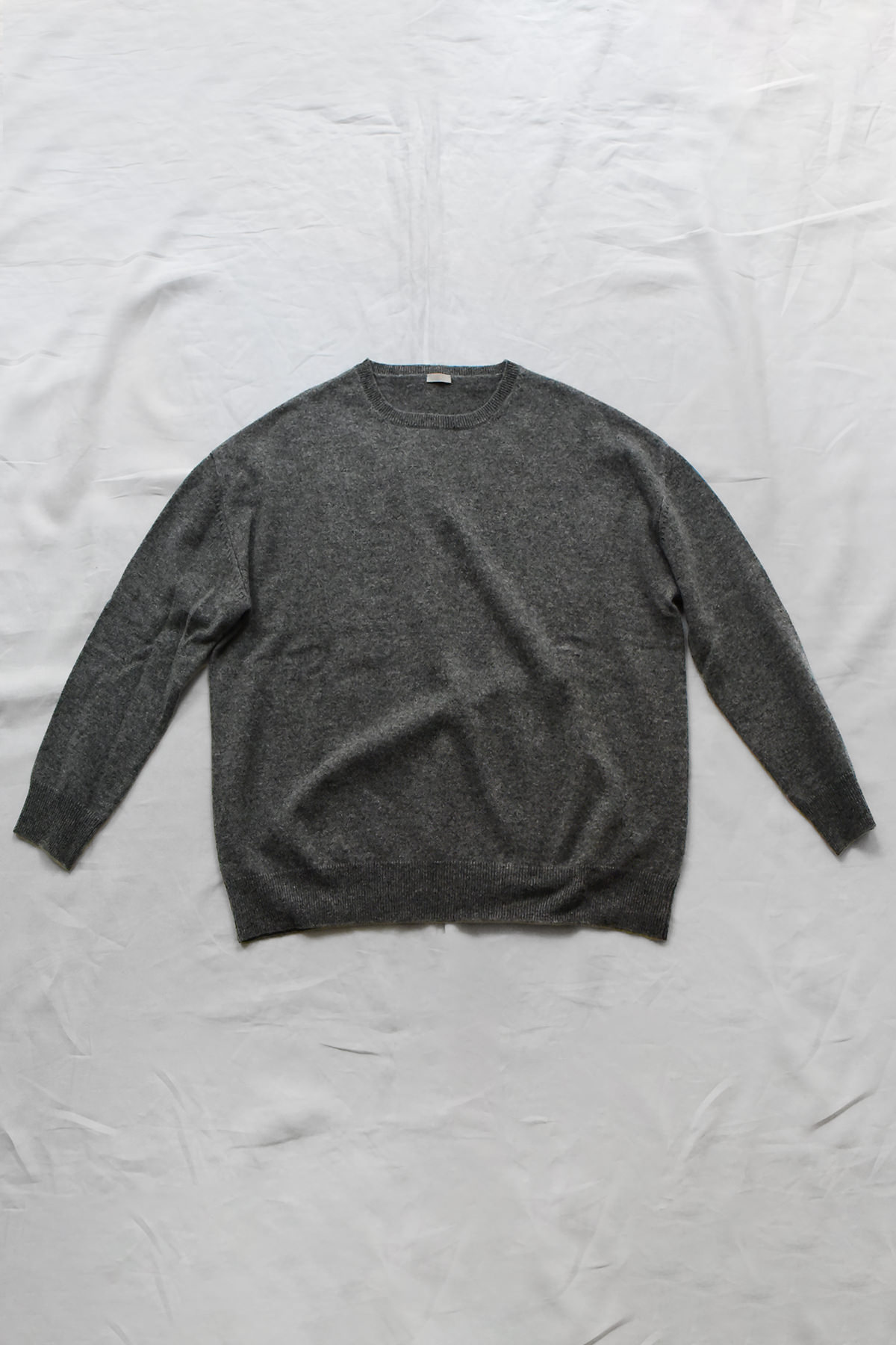 MAKIE, Round Neck Cashmere Sweater - Gray