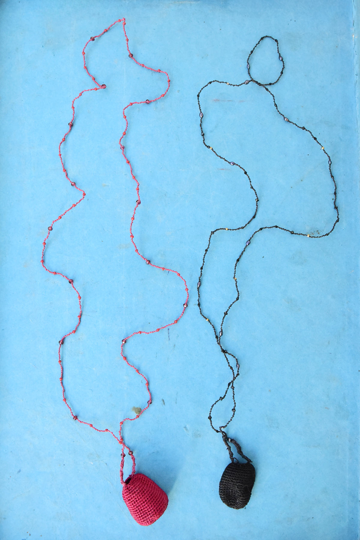 Antonia Rossi, Venetian Micro Beads Necklace with a Charm - N65 Red and Black