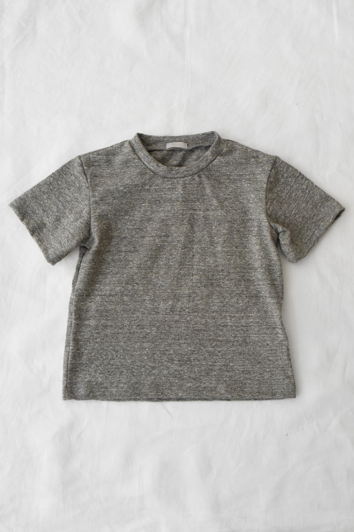 Basic cotton t-shirt in white and heather gray, short sleeve