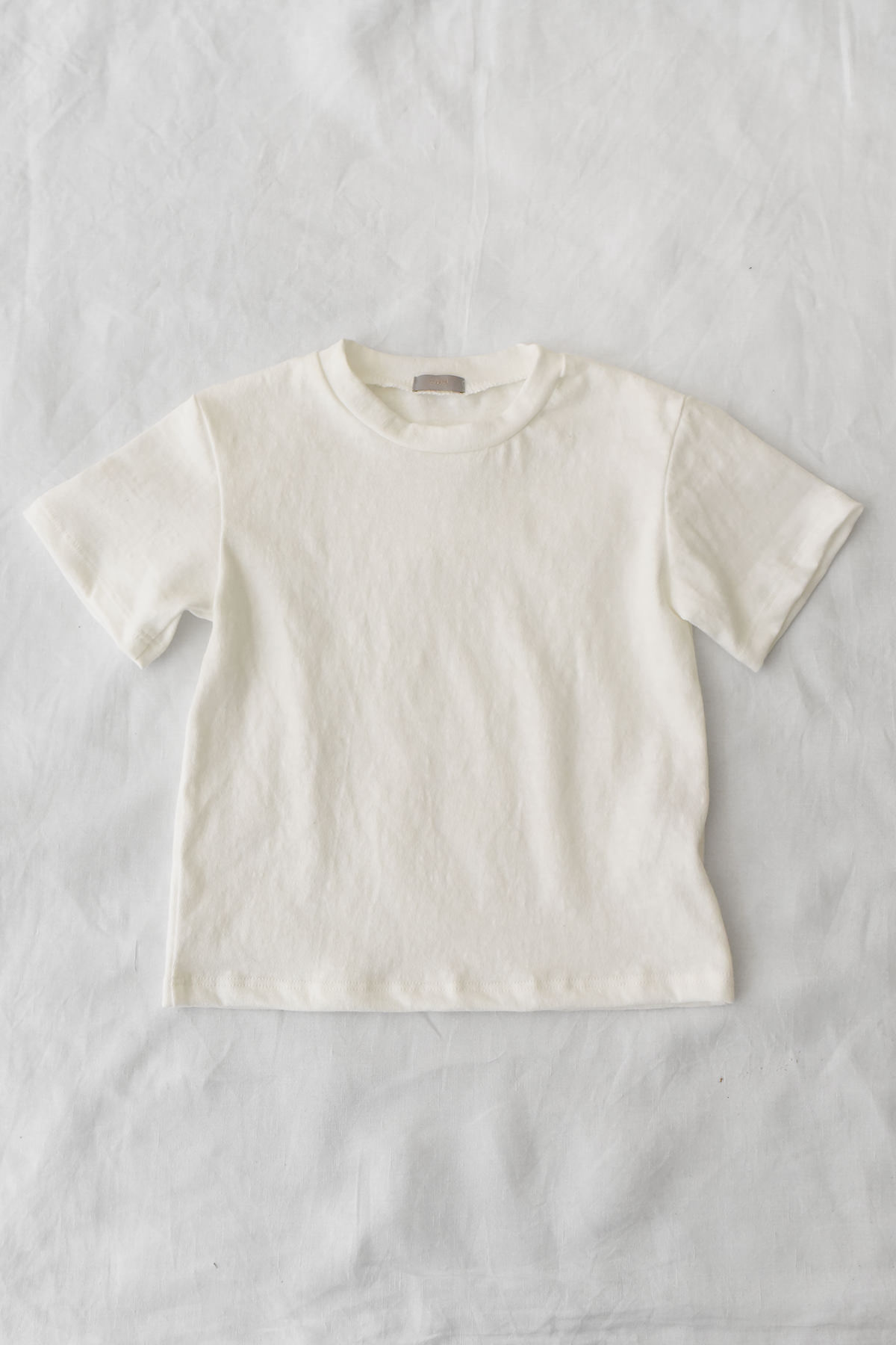 Basic cotton t-shirt in white and heather gray, short sleeve