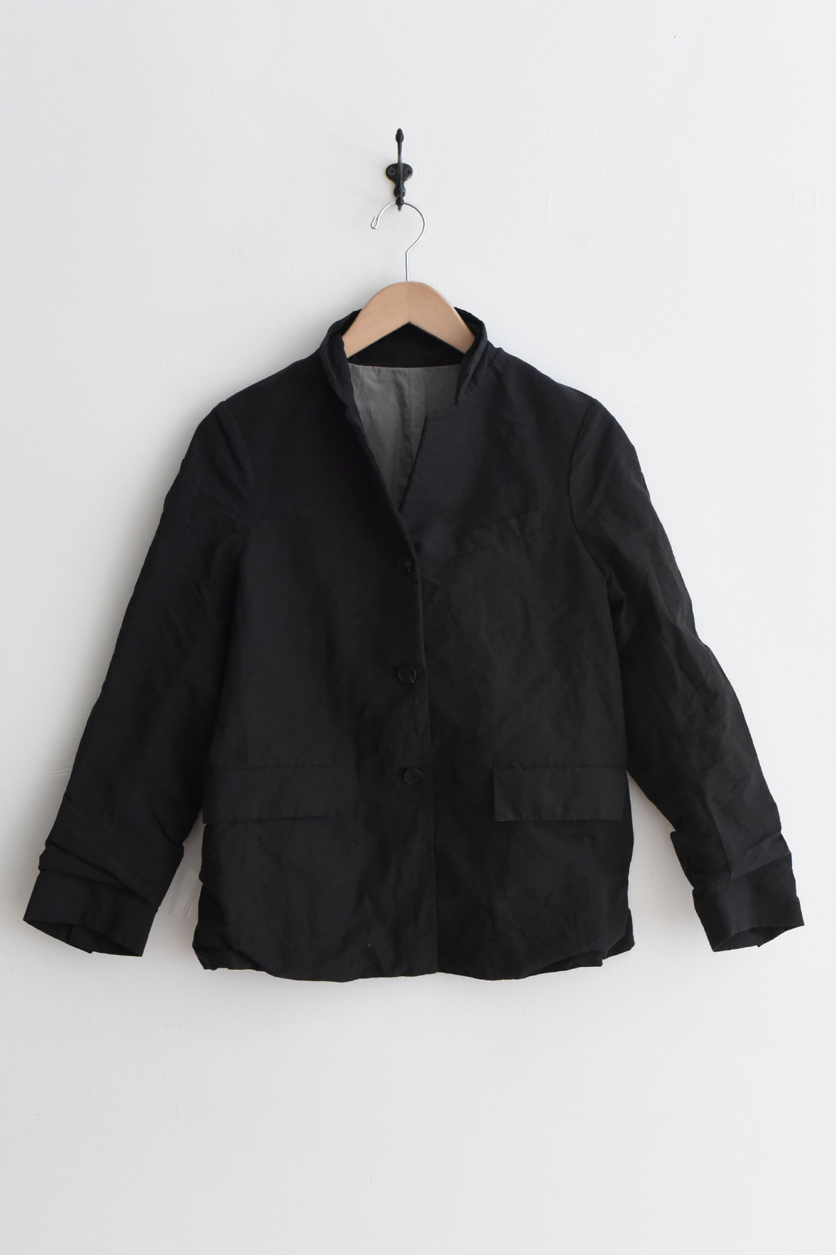 Bergfabel Giulia Jacket in black cotton linen with button front and double vent, made in Italy