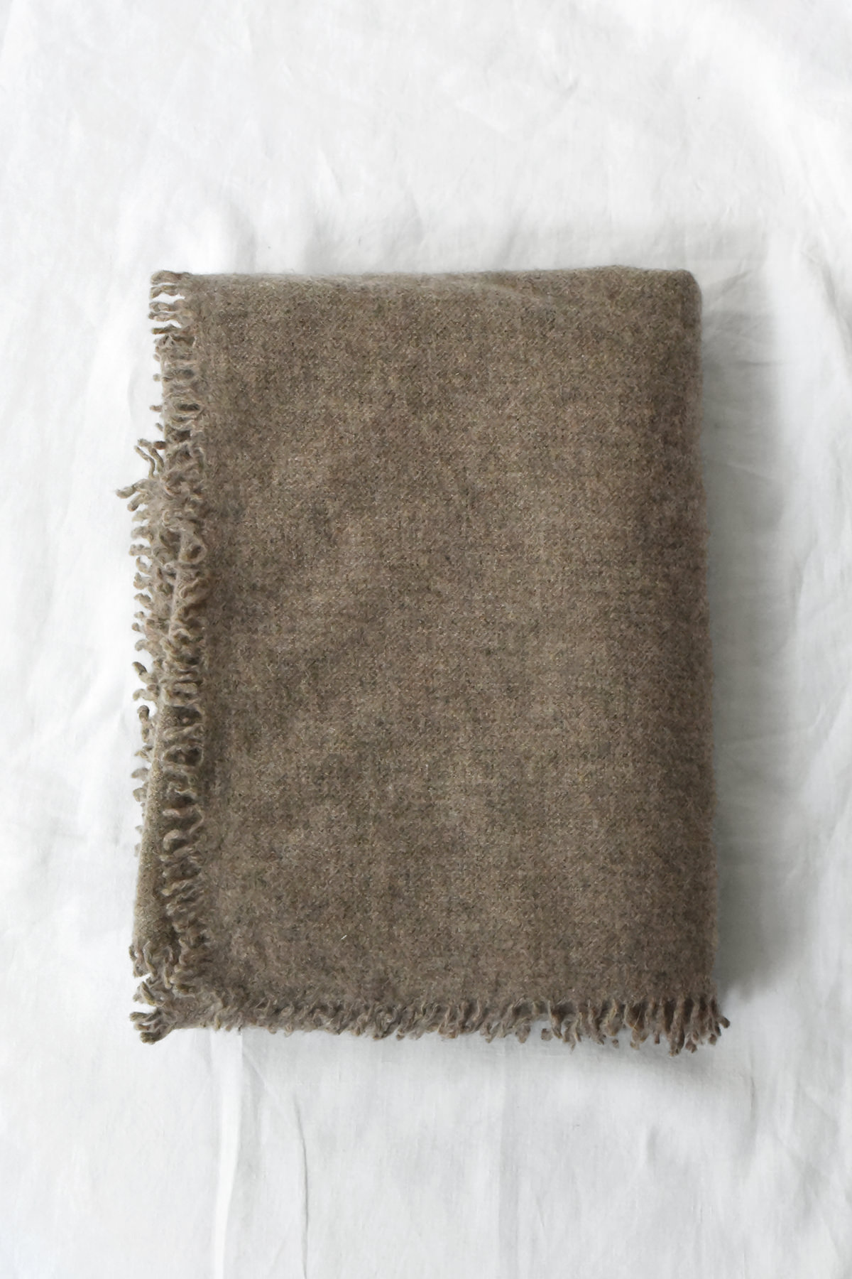 Oversized felted cashmere scarf 100 x 200 cm with soft brushed texture and frayed edges in neutral tones