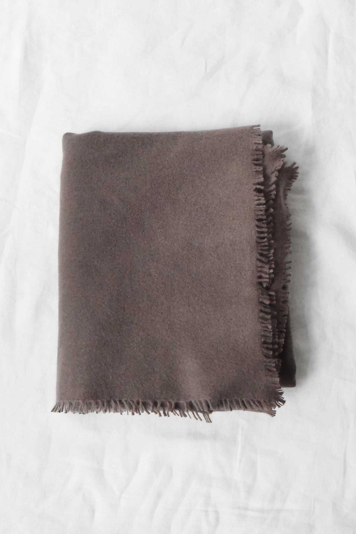 Oversized felted cashmere scarf 100 x 200 cm with soft brushed texture and frayed edges in neutral tones