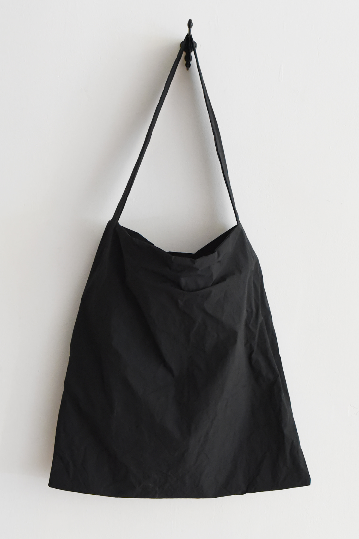 Album di Famiglia black lightweight shoulder bag with single strap made in Italy