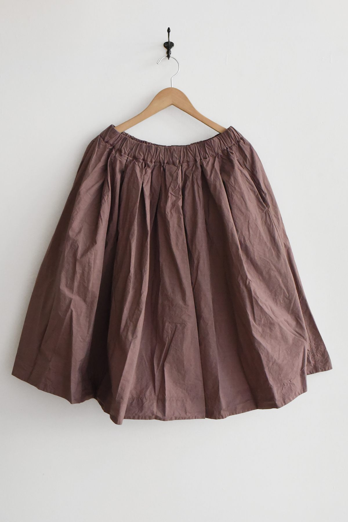 Album di Famiglia pleated cotton skirt mauve elastic waist full silhouette made in Italy minimalist skirt