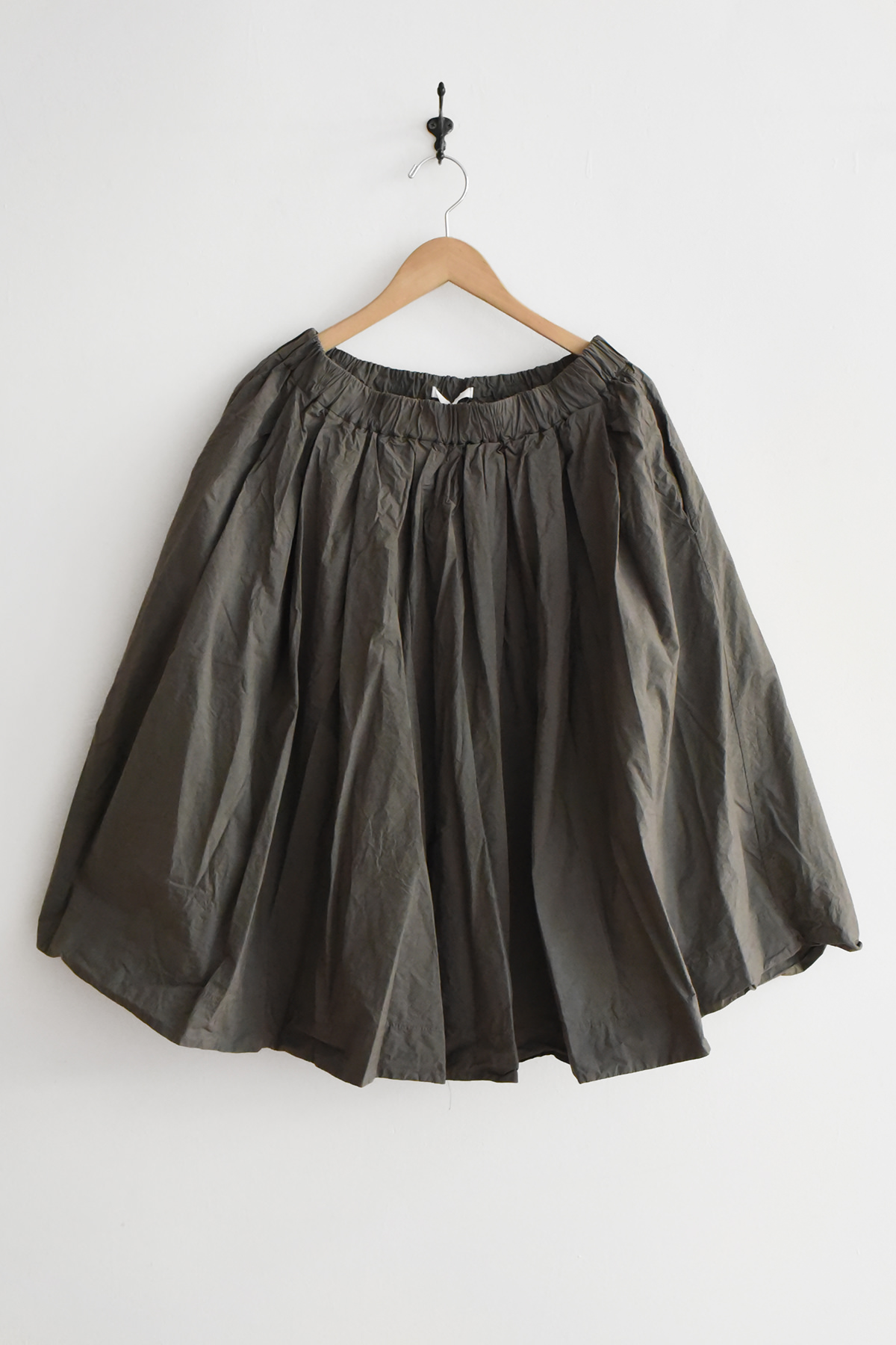 Album di Famiglia pleated cotton skirt mauve elastic waist full silhouette made in Italy minimalist skirt