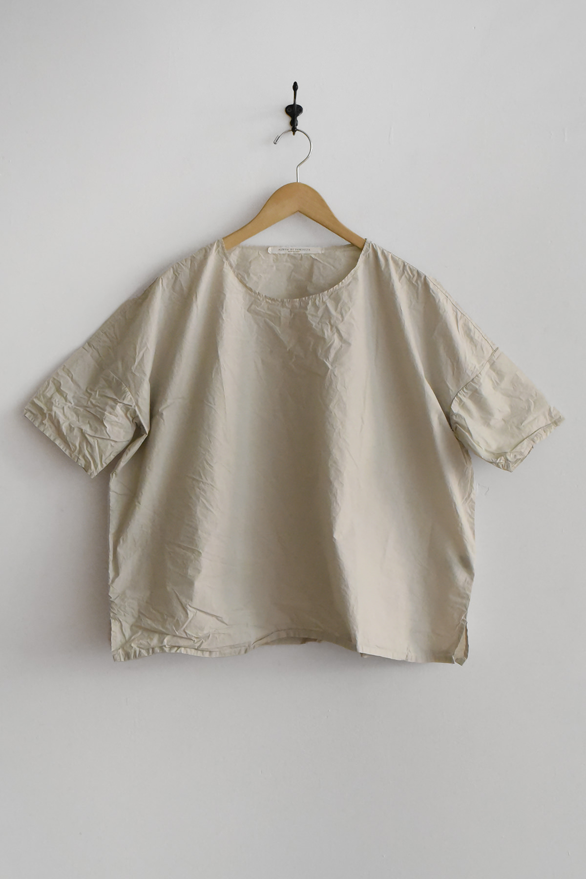 Album di Famiglia cotton simple t-shirt pebble relaxed fit crisp fabric made in Italy minimalist top