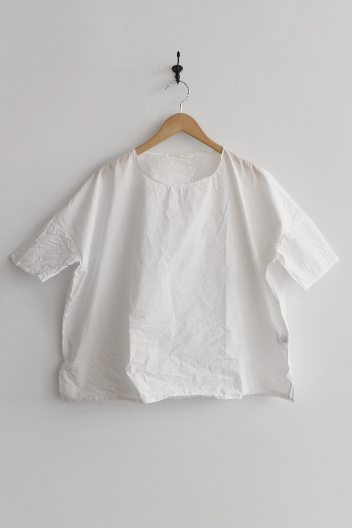 Album di Famiglia cotton simple t-shirt pebble relaxed fit crisp fabric made in Italy minimalist top