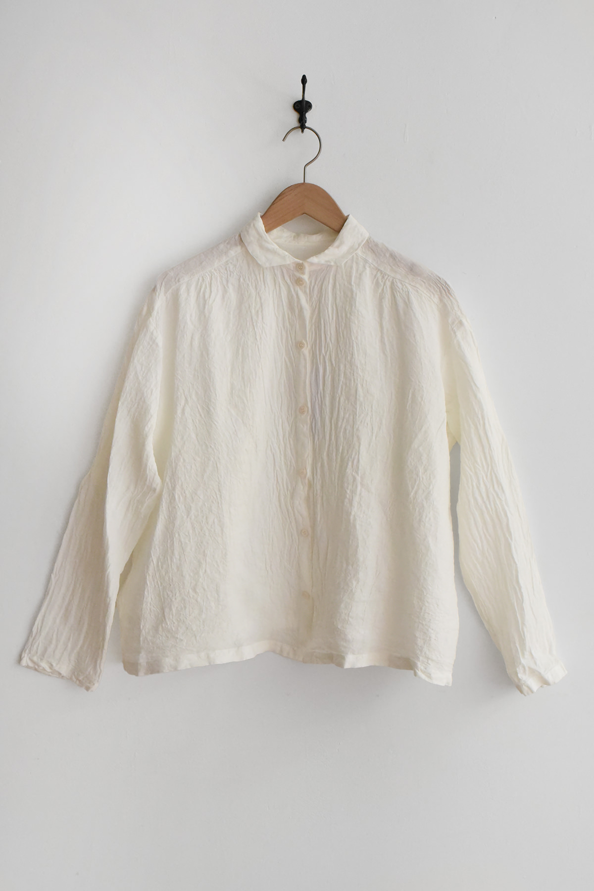 linen short collar button shirt made in France lightweight long sleeve front view