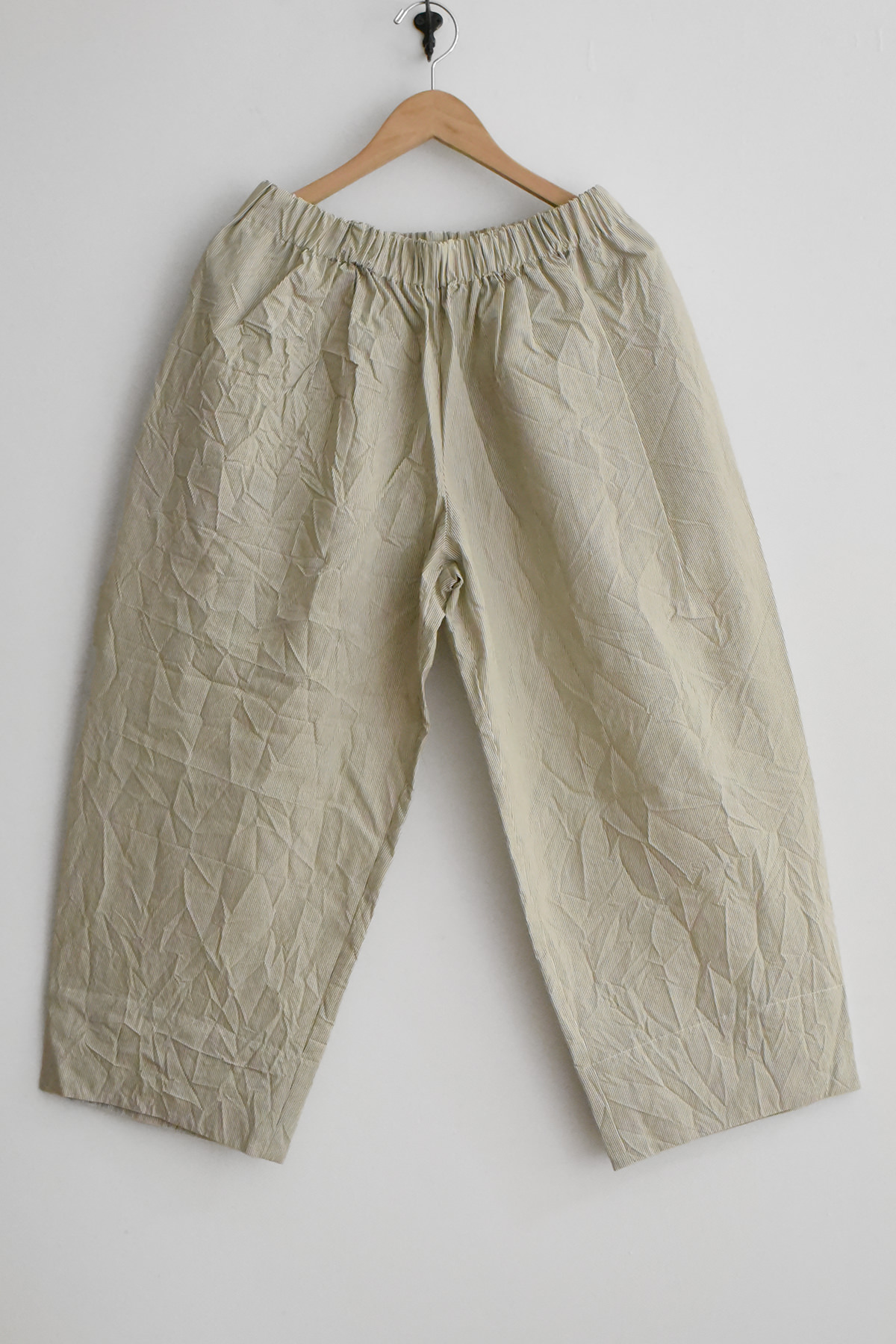 Apuntob olive stripe pants full front view