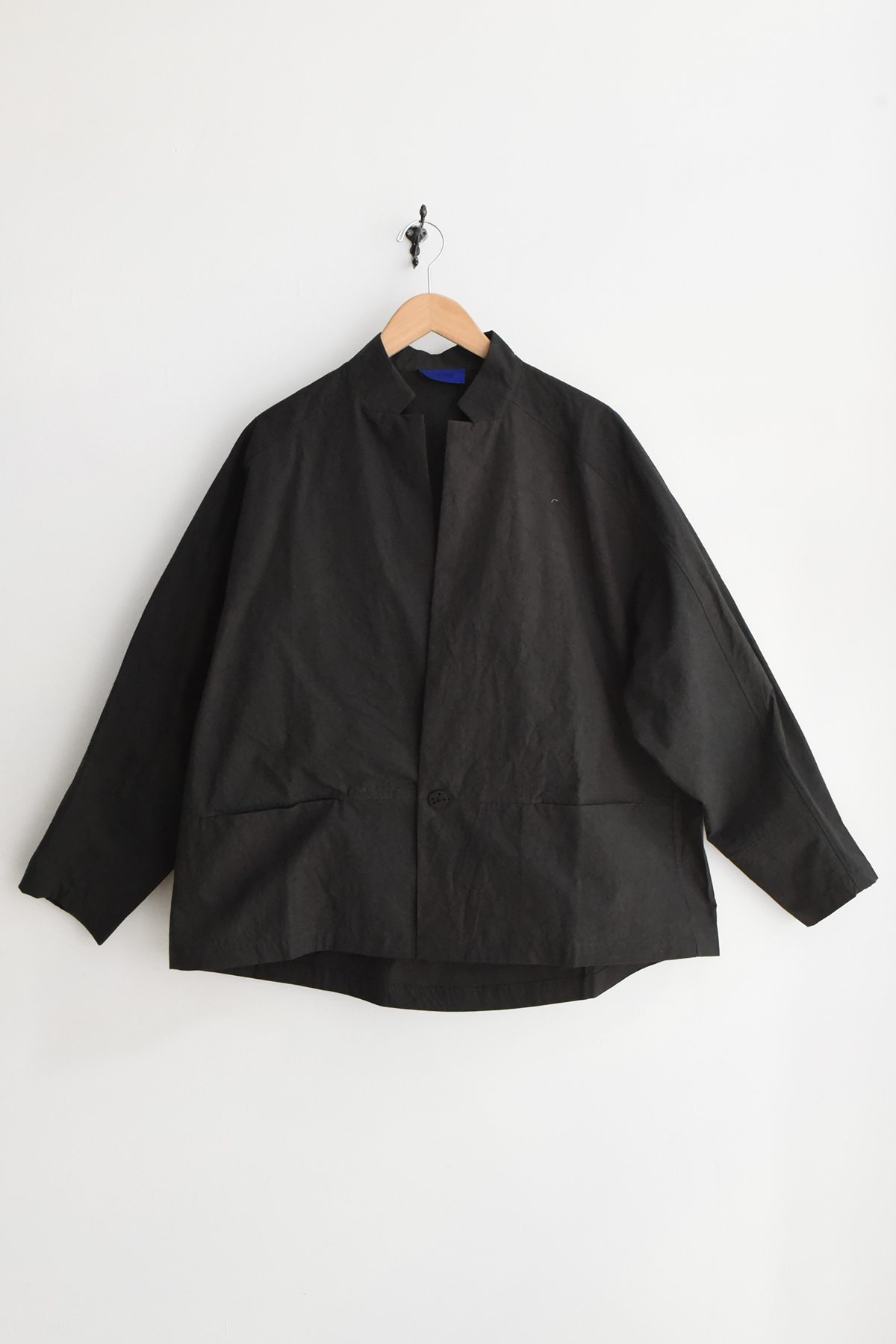 Oyuna Absent oversized cotton jacket in Japanese woven cotton with raglan sleeves and single button closure