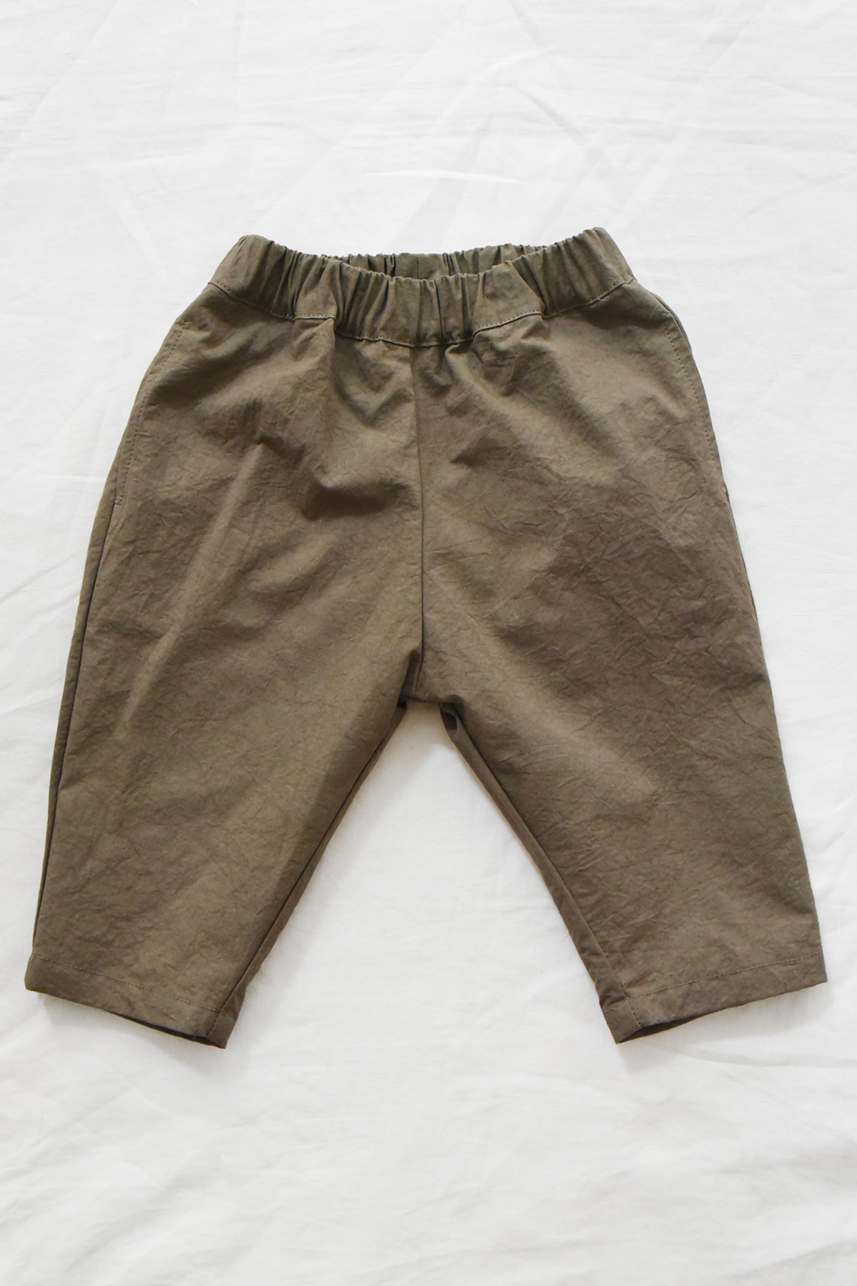 MAKIE Jadis kids cotton pants in khaki with elastic waistband and relaxed fit