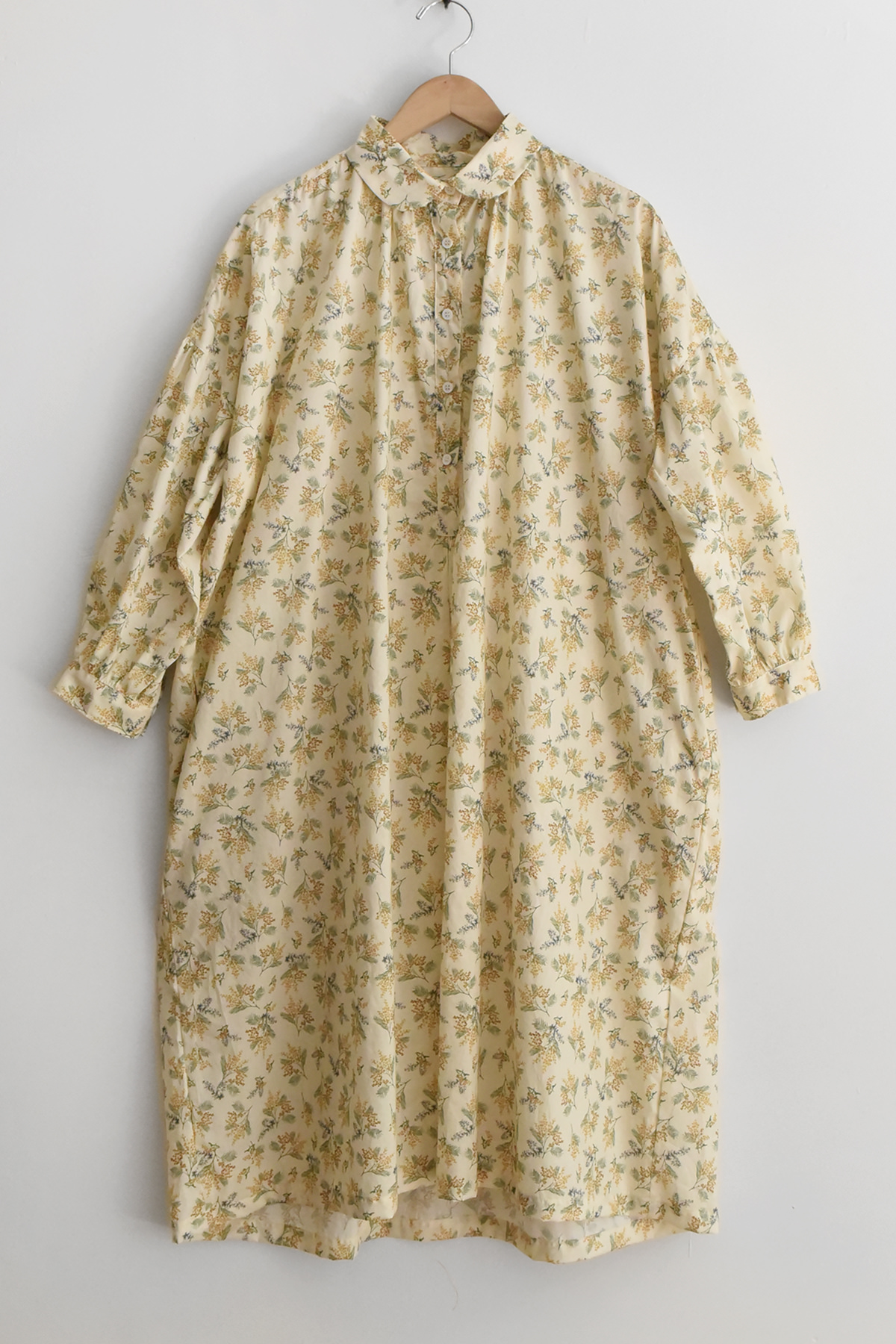 Cream cotton women's dress with all-over mimosa print and Peter Pan collar