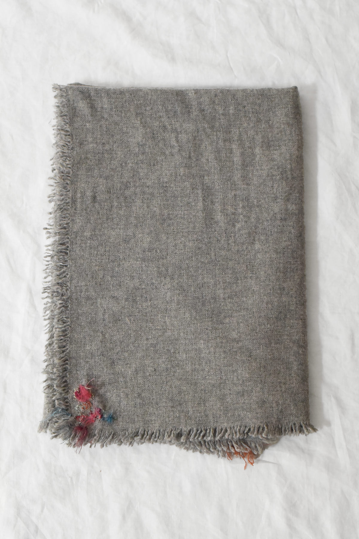 Antonia Rossi hand-embroidered 100% cashmere scarf in beige with fringe on all four sides