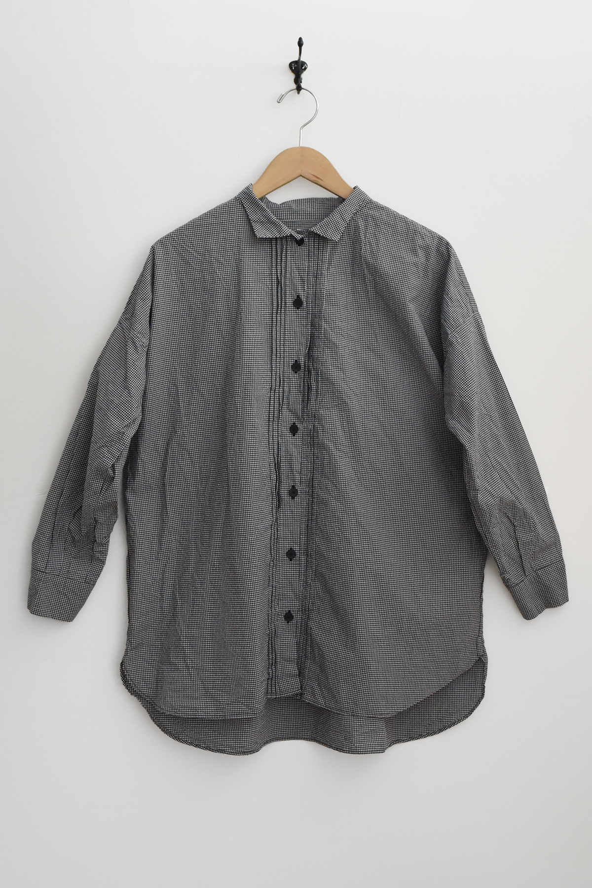 Bergfabel Claudia Long Shirt in black and white micro check with small classic collar and pleated placket