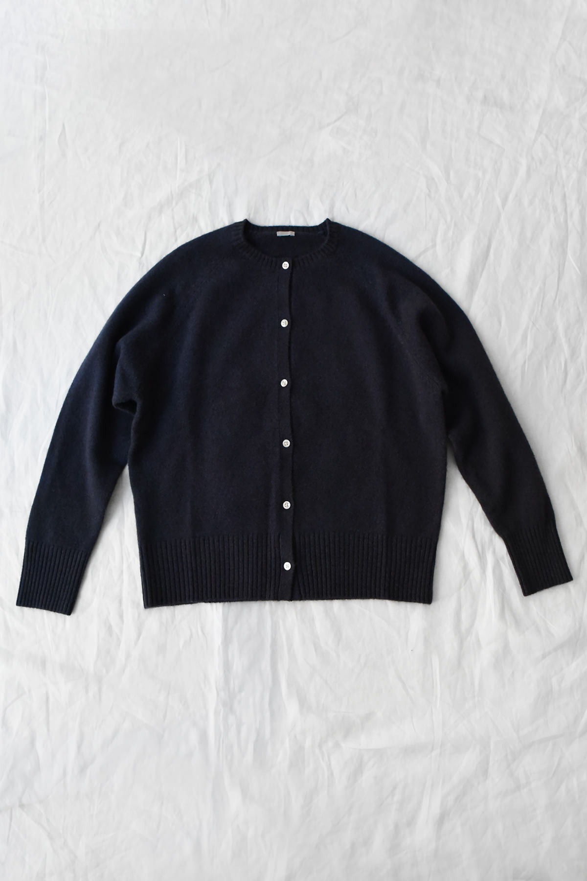 100% cashmere cardigan in Midnight with crew neckline and front button closure