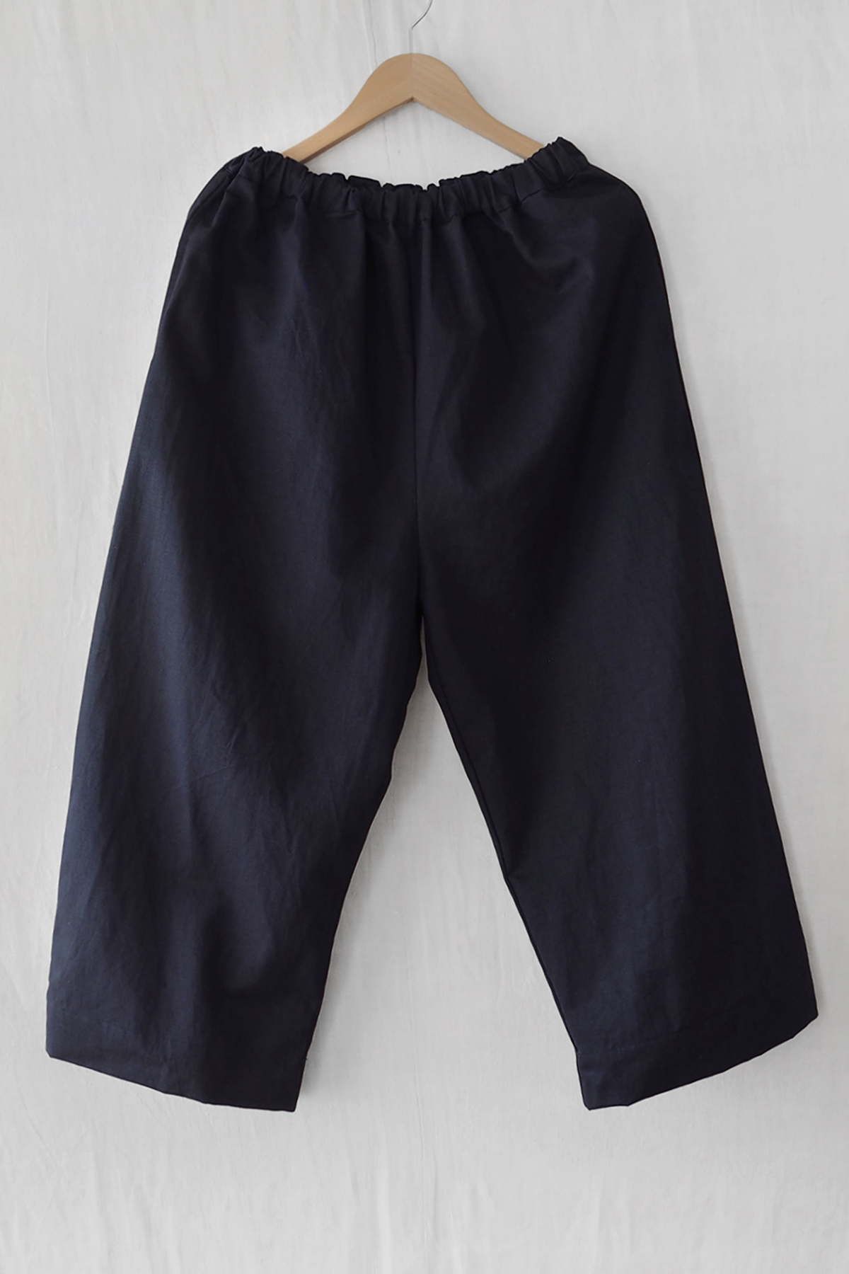 Cotton linen wide-leg pants in navy with elastic waist