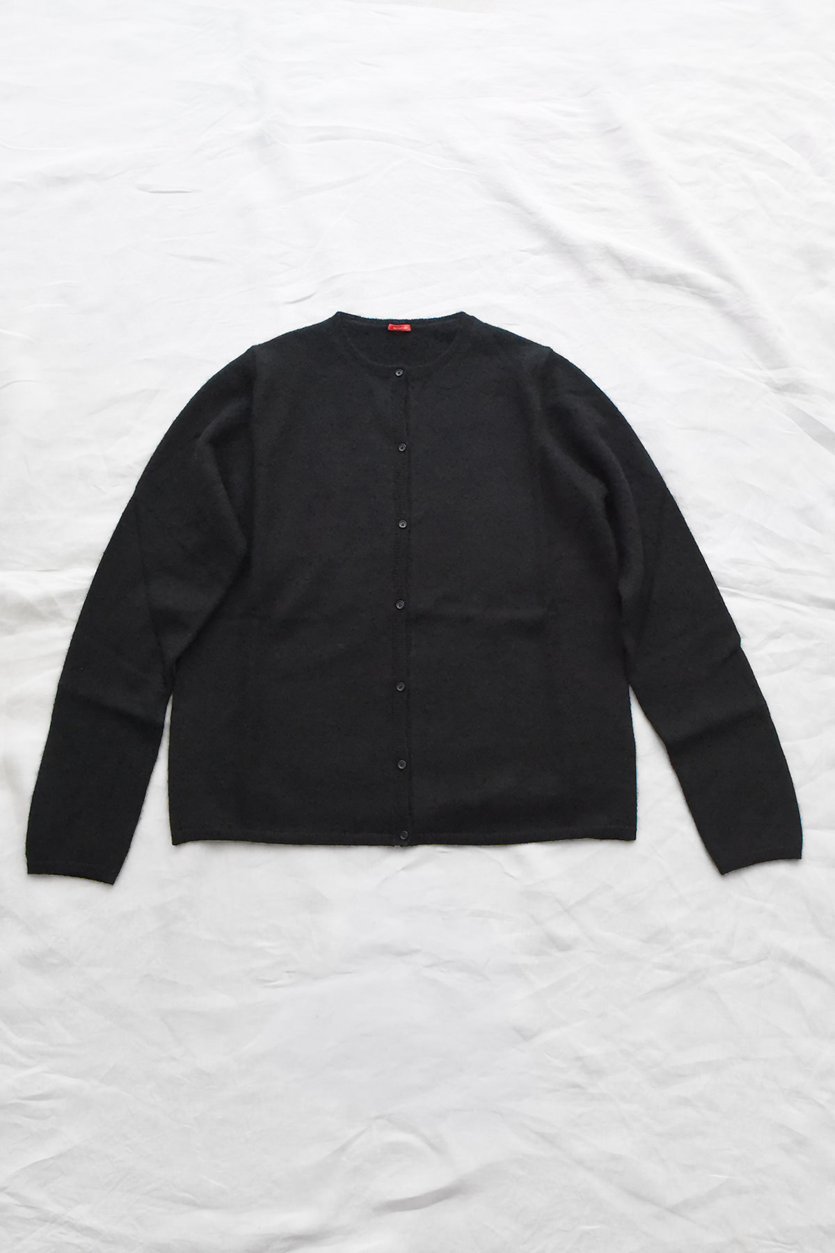Apuntob (a.b) P1914 Cardigan in black, featuring long sleeves, a crew neck, and a button-front closure.